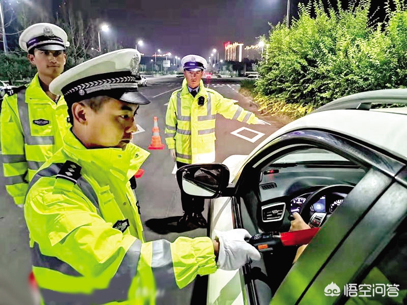 醉驾男撒2万钞票醉驾两万块钱能摆平吗
