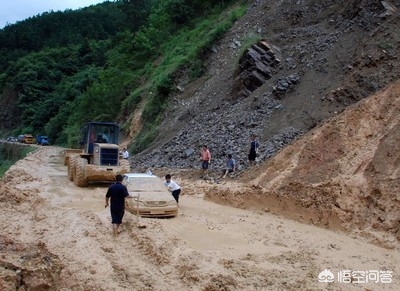恩施鹤峰一峡谷景区因暴雨突发山洪，致7名游客死亡，10多人失联，救援还在继续；该峡谷属于未开发景区。你怎么看？：失联车辆10人遇难