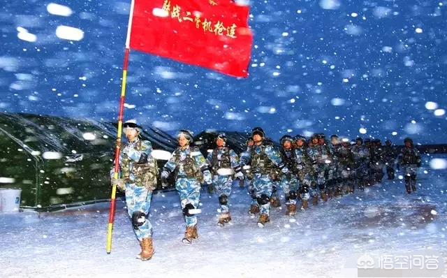今年山东高考状元孟令昊，放弃北大清华，去国防科大，你怎么看？：国防科大迎新生走红