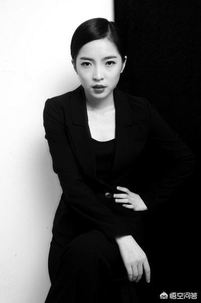 在台球比赛中如果裁判把球碰了怎么算？