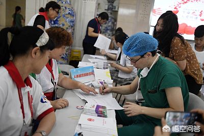 在编的医务人员，想换个工作单位必须辞职重新再考吗？