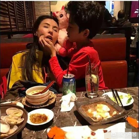 明星美妆好物测评
