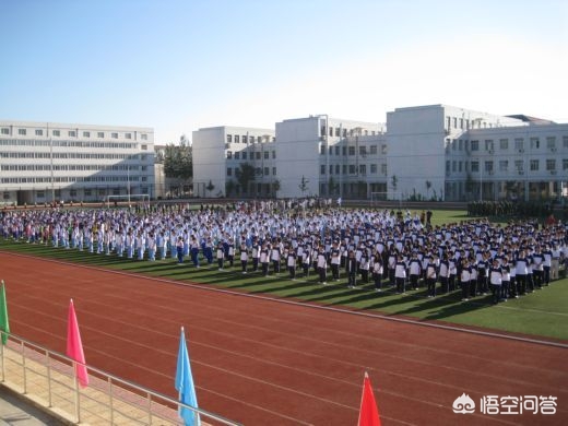 海外生活搞笑小丑电影，海外生活搞笑小丑电影叫什么