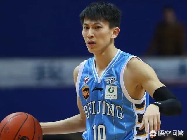 广东男篮五冠后卫合同到期，状态下滑拖林书豪后腿，将面临退役危机，你怎么看？：林书豪宣布退役