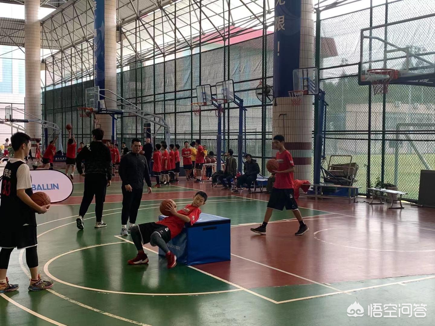 体育赛事观众活动作品（在我们国家小学生除了观看乒乓球比赛，还有哪些体育比赛孩子能参与其中？）