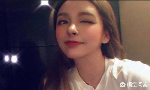 RNG姿态为节目效果拼了，在直播间表演打碟，却被RITA嘲讽“太猥琐”，你有何看法？：看演出猥亵他人被拘