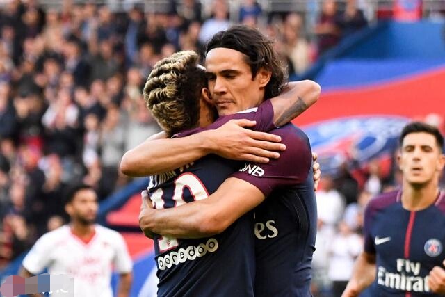 内马尔大发神威迎来了职业生涯第300球！他已征服了法甲，什么时候能征服世界足坛呢？