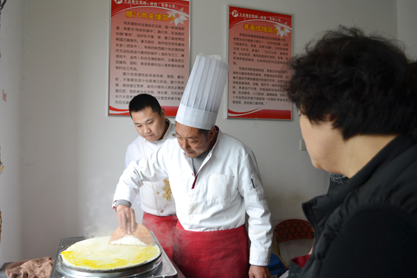 在合肥卖小吃,一年能挣几十万吗,为什么门口卖煎饼果子的大叔已经买了两套房了? 在合肥卖小吃,一年能挣几十万吗,为什么门口卖煎饼果子的大叔已经买了两套房了?