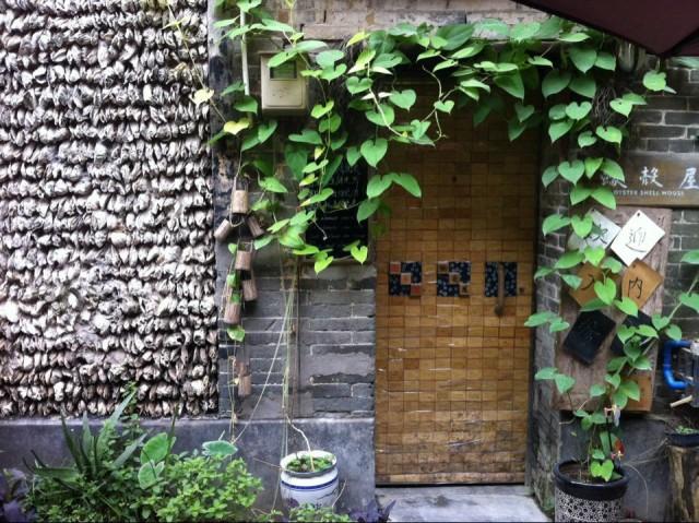 在广州海珠区小洲村那租房子大概要多少钱？