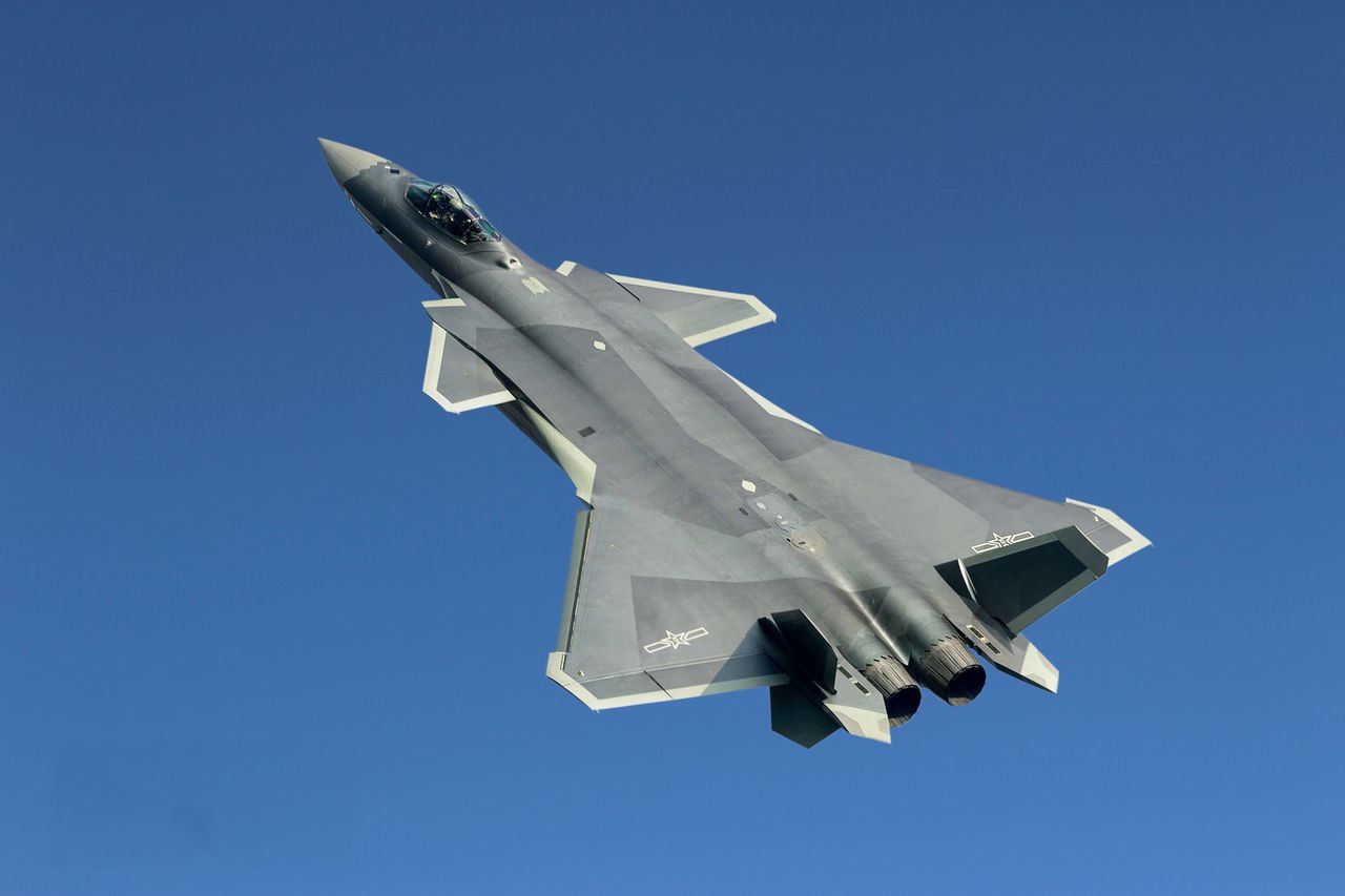 歼-20首飞珍贵画面（2011年试飞的歼-20战机，单价是多少？）