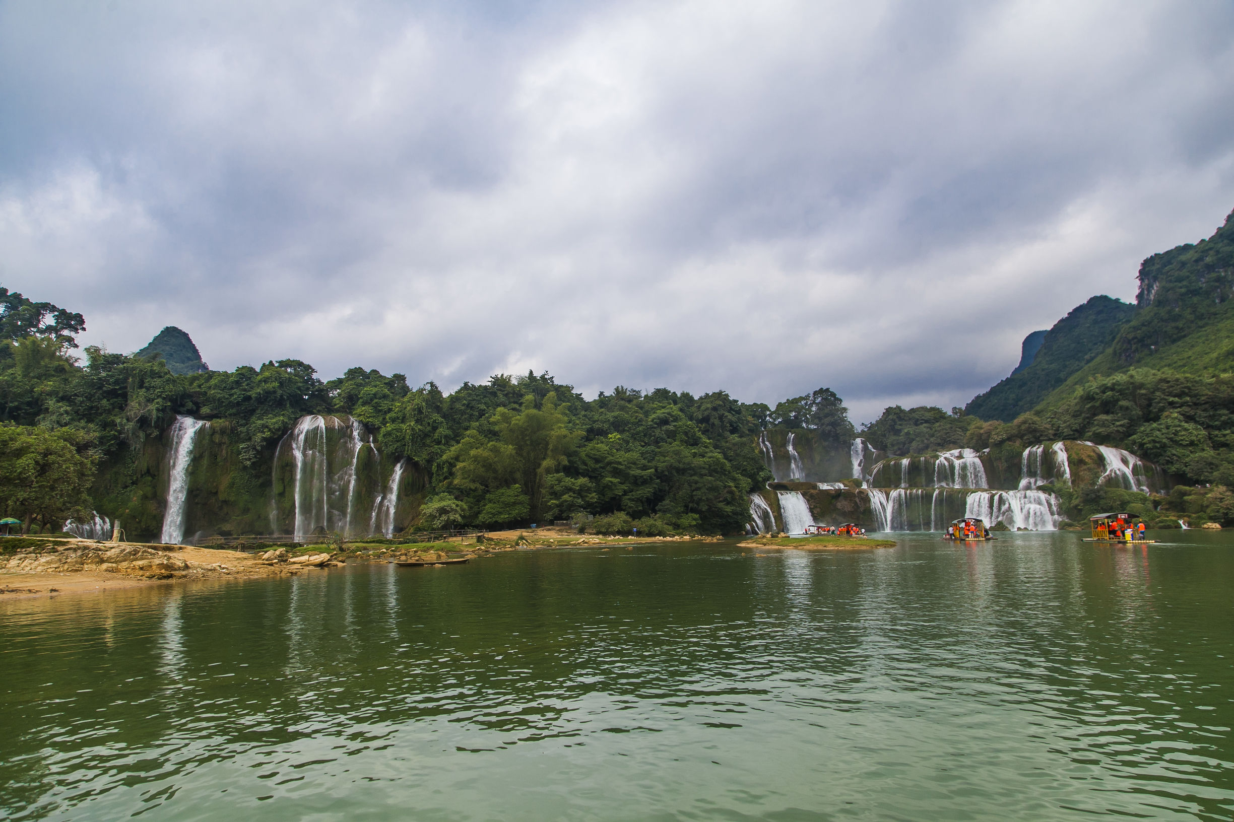 广西德天大瀑布广西德天大瀑布在哪里 广西德天大瀑布广西德天大瀑布在哪里