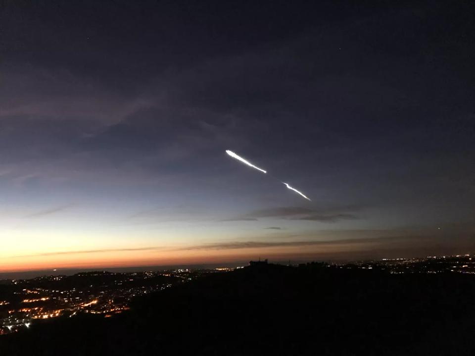 植物大战僵尸 天空之城划不动火箭？：北京天空神奇火箭云