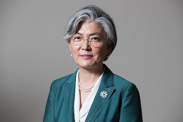 [韩国外长将17日访华]韩国女外长康京和首访日本，会在慰安妇等历史问题上松口吗？