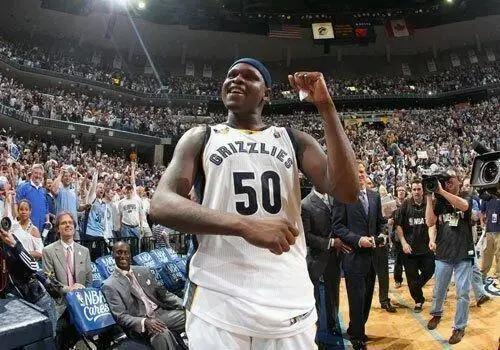 在NBA中你觉得最霸气的进球后庆祝动作是什么？最搞笑的是什么？