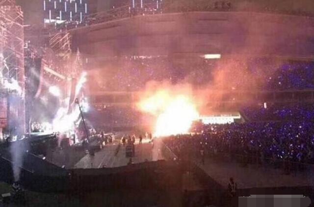 [上海展览中心起火]如何看待“五月天上海演唱会现场起火”这件事？
