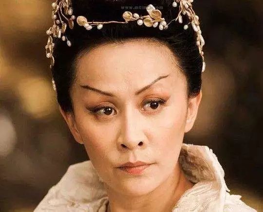 圆圆脸化妆小技巧
