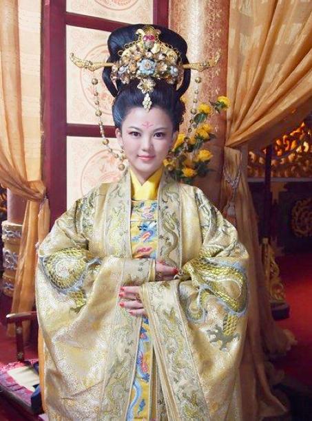 圆圆脸化妆小技巧
