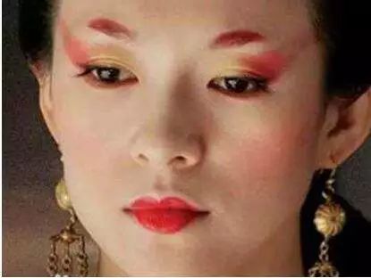 圆圆脸化妆小技巧
