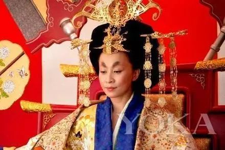 圆圆脸化妆小技巧
