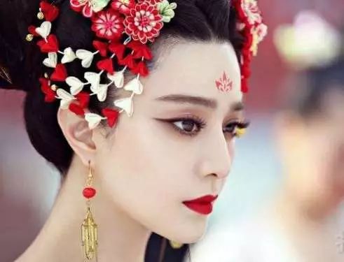圆圆脸化妆小技巧
