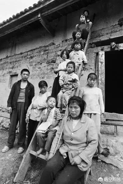 [照片全家福]过年的时候有多少家庭喜欢拍全家福照片？拍全家福对于中国人来说有着什么意义？