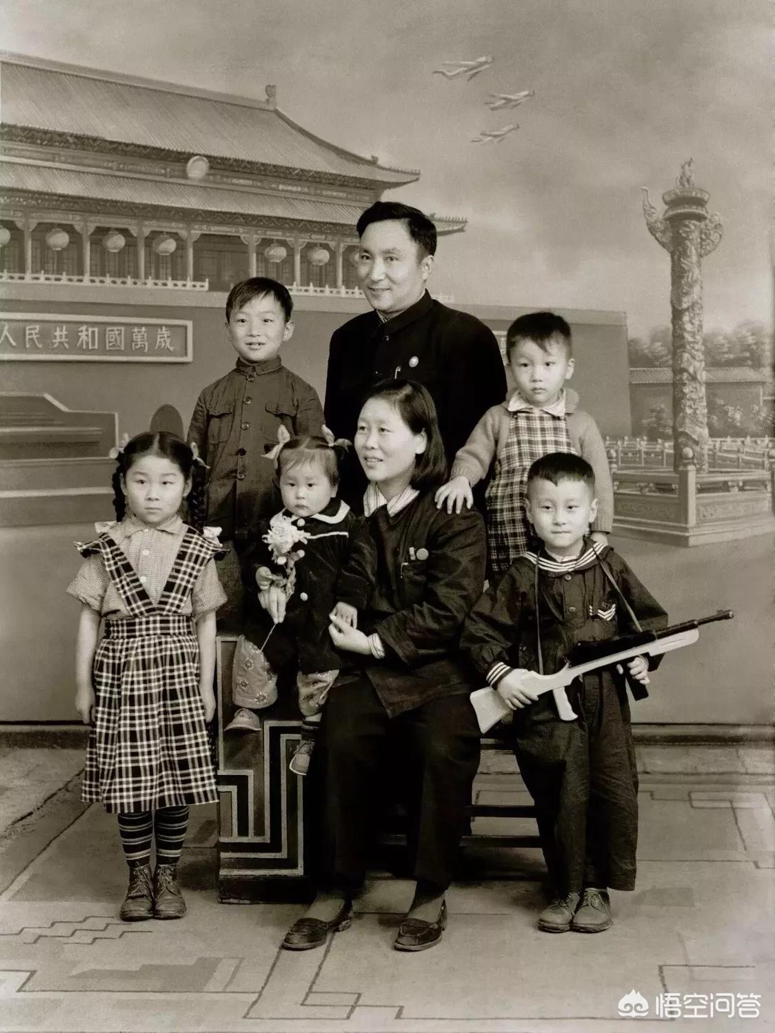 [照片全家福]过年的时候有多少家庭喜欢拍全家福照片？拍全家福对于中国人来说有着什么意义？