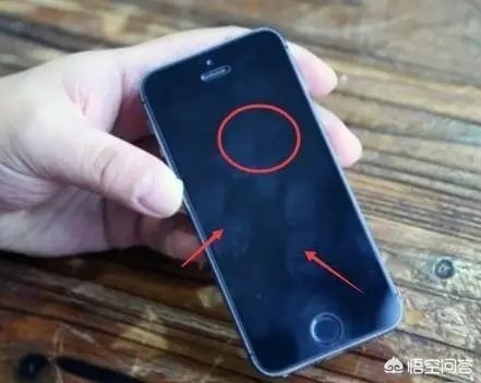 为什么玩王者荣耀按键失灵技能放不出来，而且奇怪的是，只能用右手按键左手按不了？