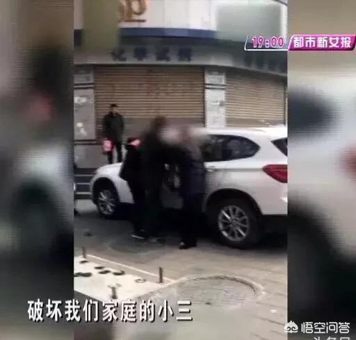 砸宝马