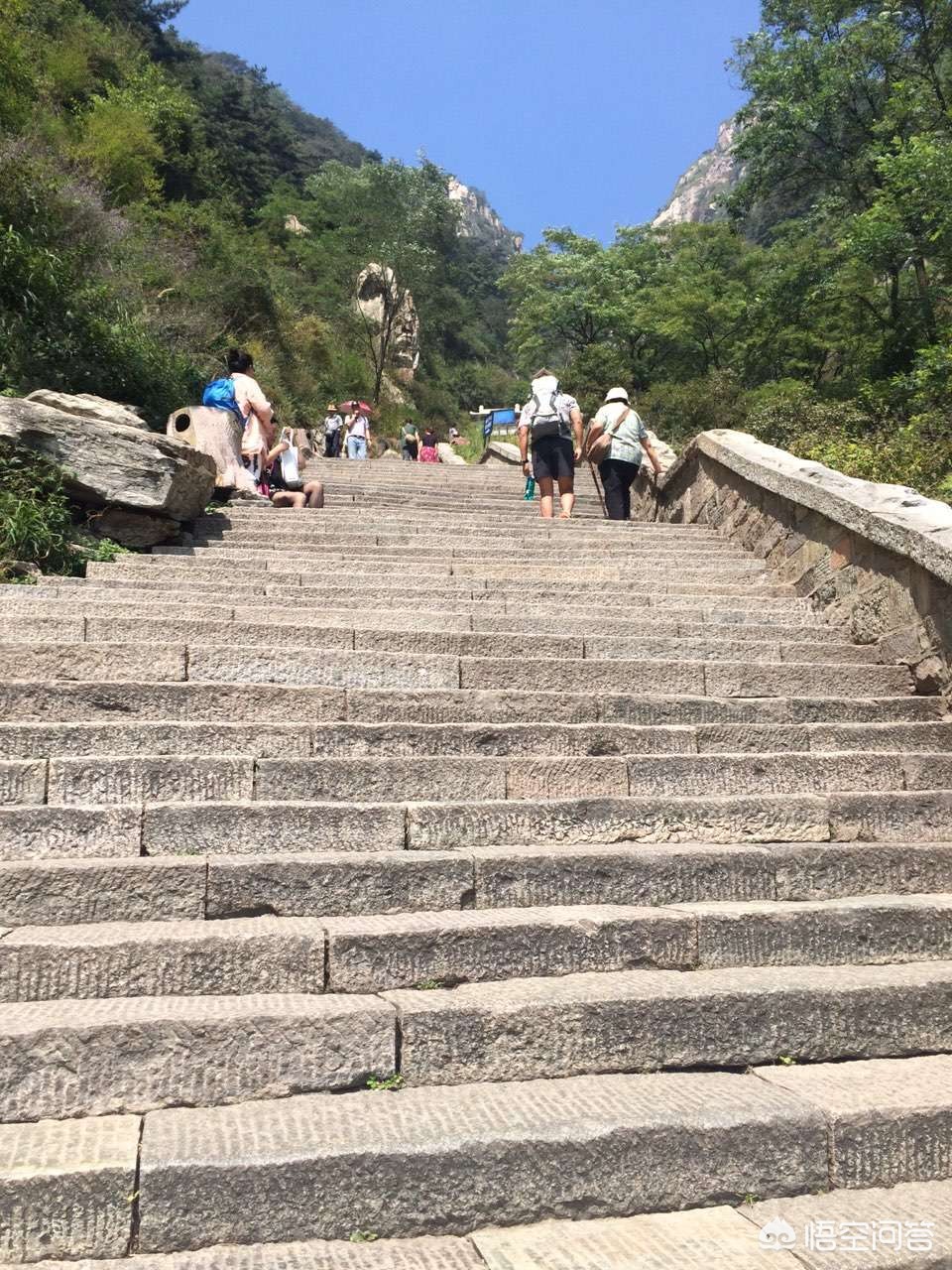 请24位陪爬登顶泰山（登泰山需要多长时间？）