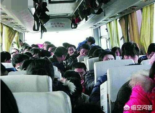 [大巴坠河致1死44失踪]你怎么看长途大巴核载44人，竟塞了82人，司乘3人被刑拘？