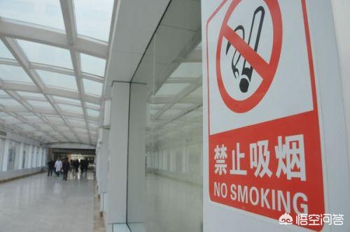 如何看待武汉一大爷，在医院竟然边吸氧边偷抽烟，被烧成“包公脸”？