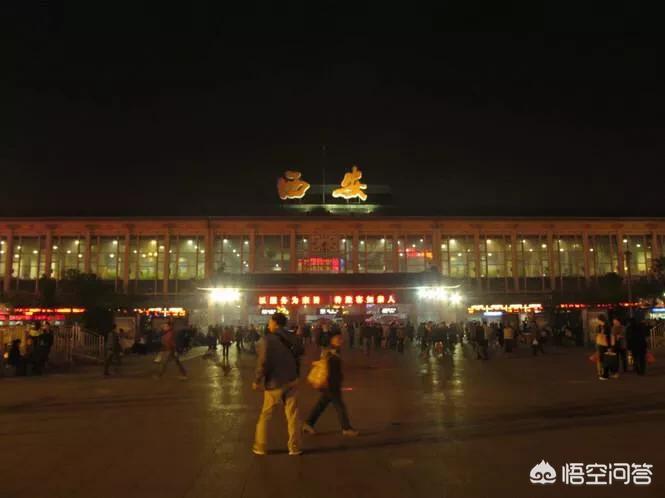 什么东西可以称行李箱？：扔行李箱称没拿住
