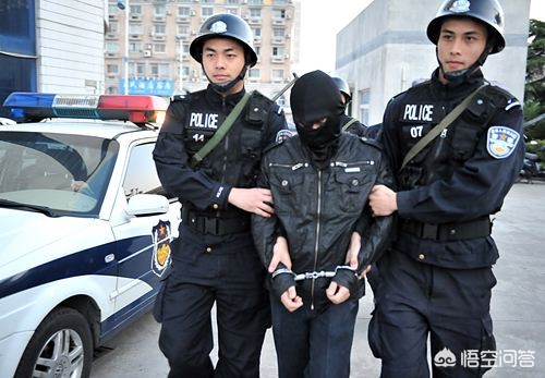 [警方捣毁涉黄窝点]金华警方捣毁一涉黄窝点，老板娘系多年逃犯，你怎么看？