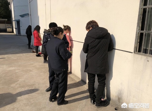 警方捣毁涉黄窝点（金华警方捣毁一涉黄窝点，老板娘系多年逃犯，你怎么看？）