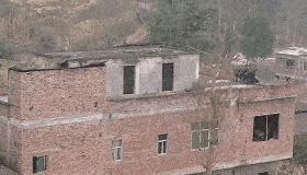 站桥梁跳水护栏倒塌