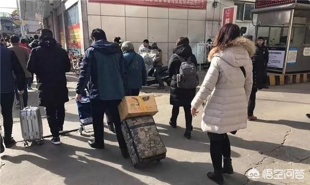扔行李箱称没拿住（上高铁在什么时候称行李箱？）