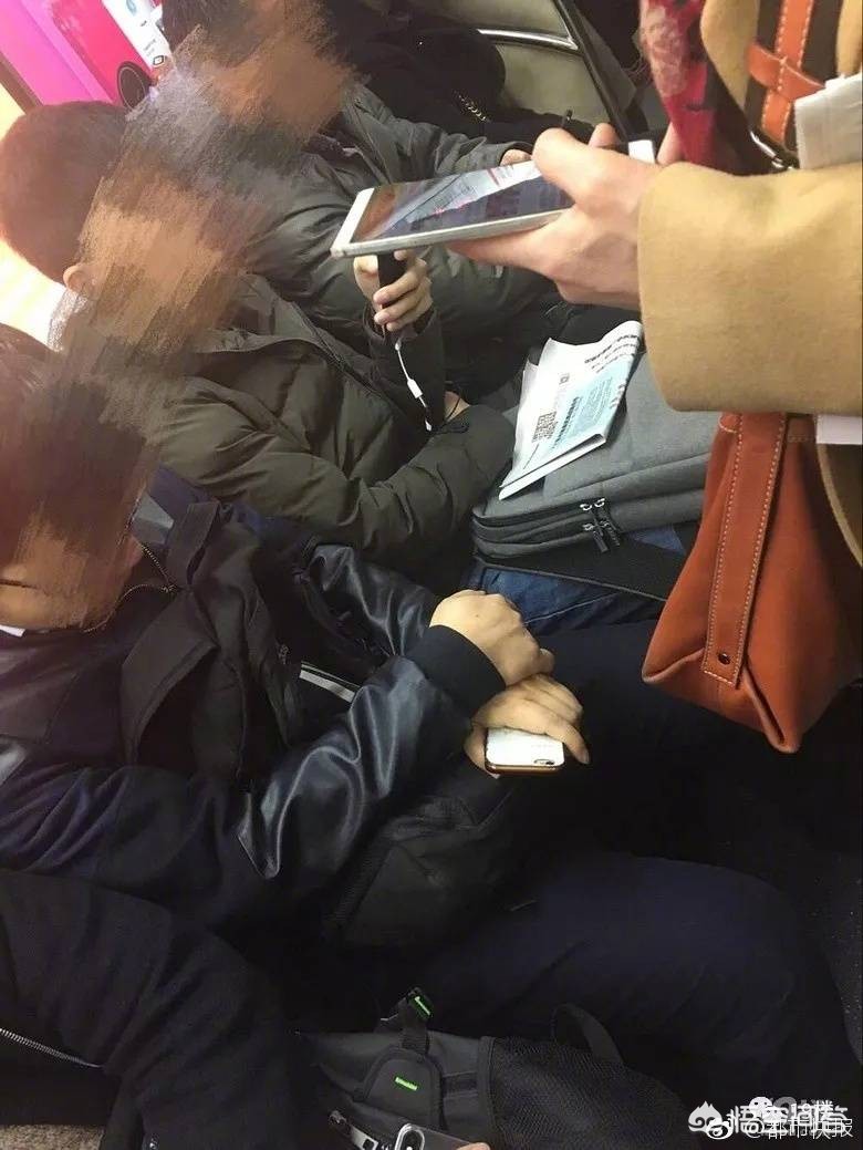 孕妇拒让座遭辱骂（高铁不给孕妇让座孕妇出事谁负责？）