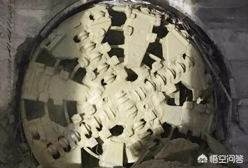 长沙地铁6号线桐梓坡路站设在什么地方？