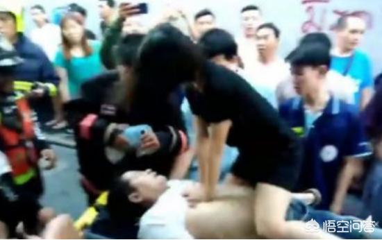 [护士300秒极限救人]穿短裙救人被骂“姿势不雅”，泰国女护士道歉，你怎么看？