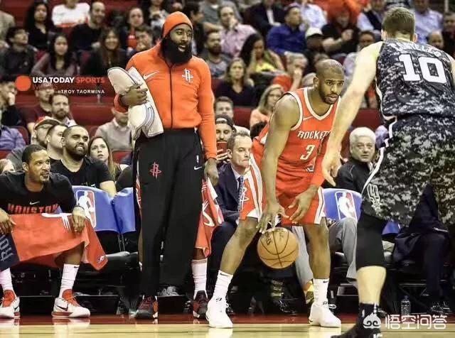 今天有趣一幕,保罗球还出手呢,哈登在替补席就蹦起来庆祝,他为何这么嗨? 今天有趣一幕,保罗球还出手呢,哈登在替补席就蹦起来庆祝,他为何这么嗨?