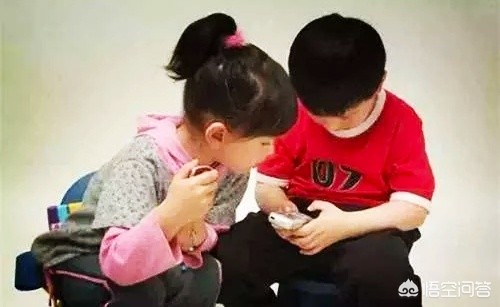 小孩7岁玩手机玩游戏,一玩就是一天,有什么方法让孩子放下手机? 小孩7岁玩手机玩游戏,一玩就是一天,有什么方法让孩子放下手机?