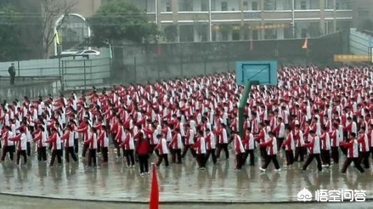 开学大雨校长拒打伞开学大雨校长拒打伞怎么办