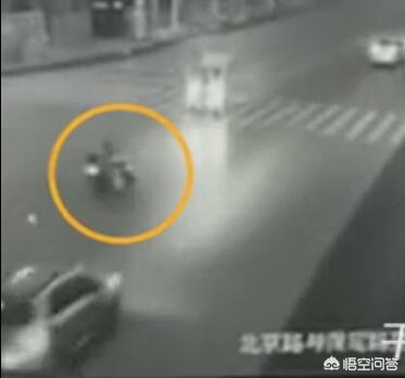 带孙子横穿马路被撞（婆婆带孙横穿马路被车撞，孙当场死亡你怎么看？）