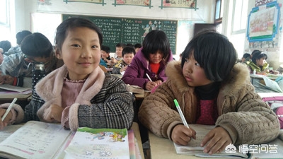 某中学男女发型要求一样，对此你怎么看？：中学要求剪指定发型