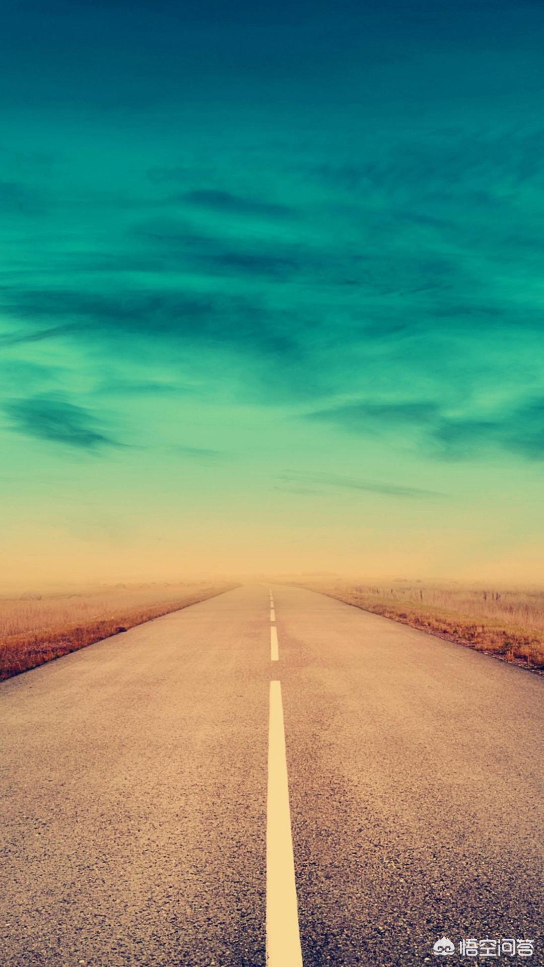 看着孩子孤独的背影文案？：孤独背影图片