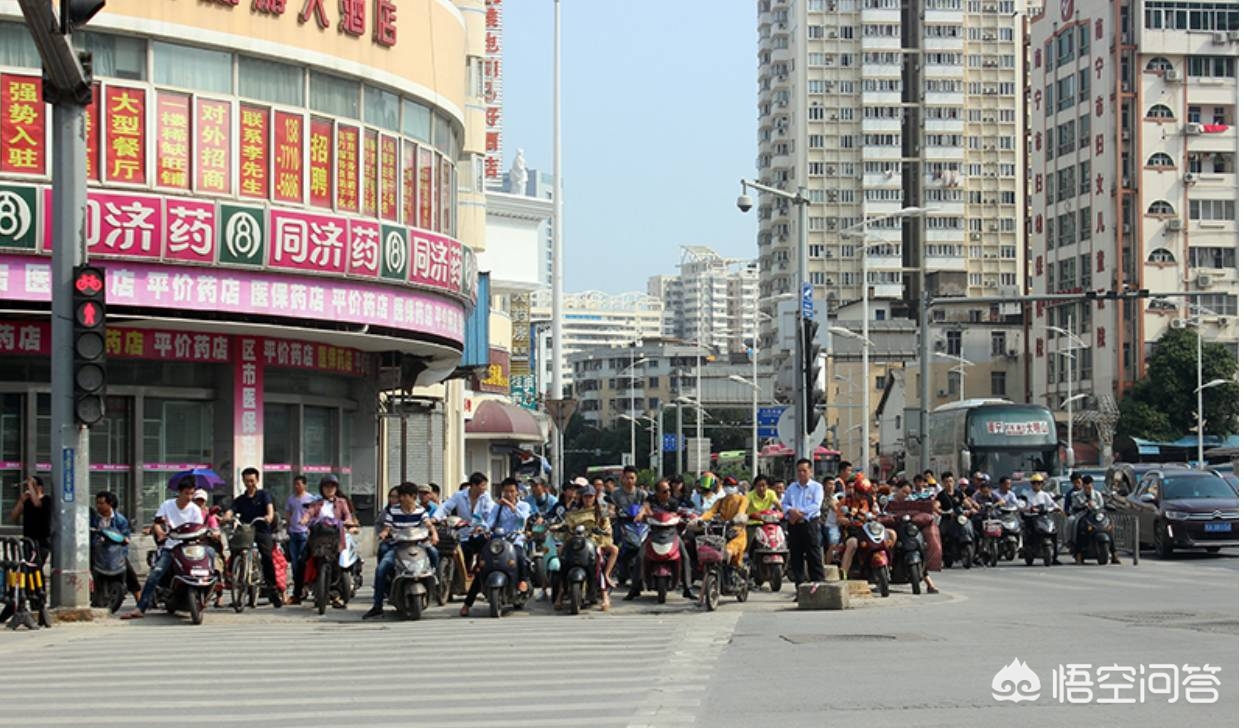 在南宁开车时，经常堵车怎么办？