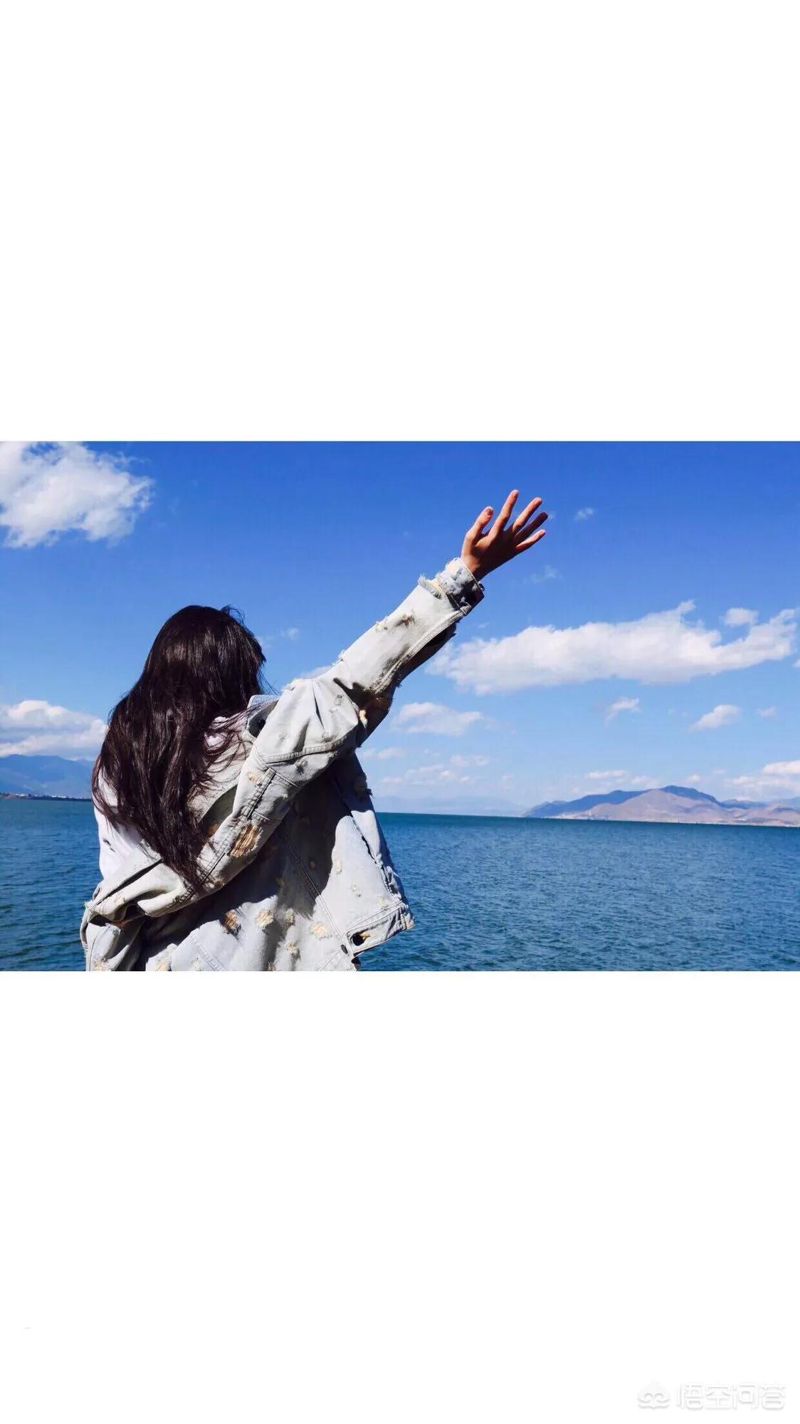 看着孩子孤独的背影文案？：孤独背影图片