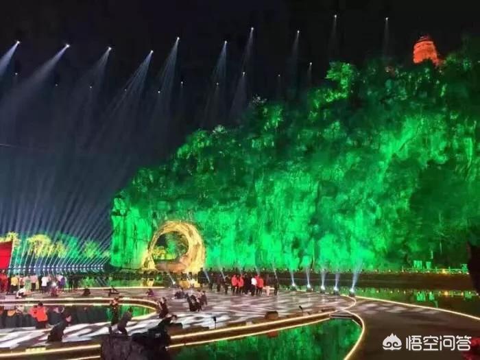 漓江跟象鼻山是同一个地方吗？