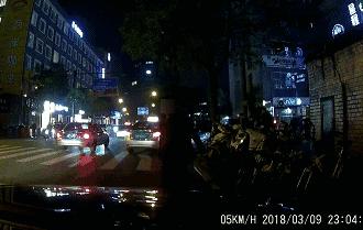 砸奥迪