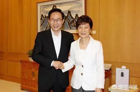 李明博案下月一审宣判，李明博会学朴槿惠打脸韩国法院吗？：朴槿惠与李明博再会